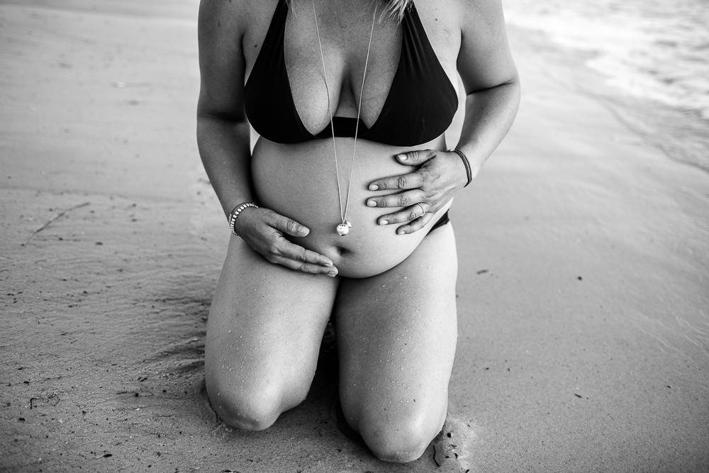 séance grossesse sur la plage de Bandol